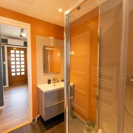 La Lyonnaise - Climatisation - Proche Lyon Et Commodites, Transports, Equipe Appartement